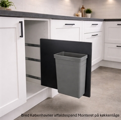 Bred-Koebenhavner-affaldsspand-Monteret-paa-koekkenlåge 