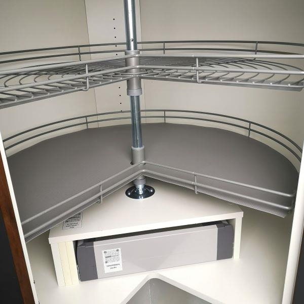 Gummimåtte til hjørneskabs trådkarrusel