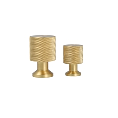 Nyboder_Mobelknop_i_messing_uden_lak_og_diamond_cut