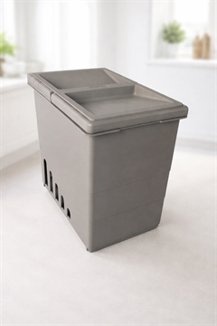 affaldsspand-11L-graa-paa-bordet