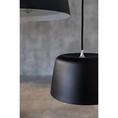 "Noir by Loevschall" LED pendel Ø300 i sort el. hvid - Designer lampe fx til over køkkenøen