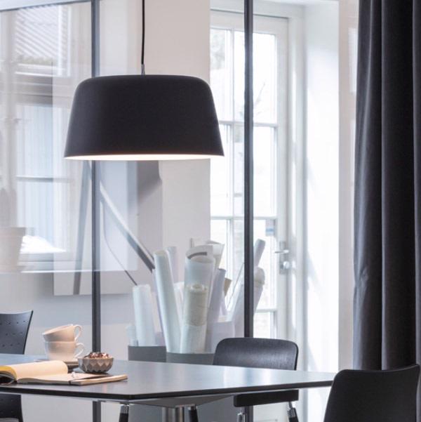 "Noir by Loevschall" LED lampe Ø438 i sort - Designer pendel fx til over det store spisebord