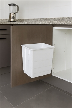 Affaldsspand med-låg-10,5L-paa-ophaengsbeslag-i-koekkenskabet